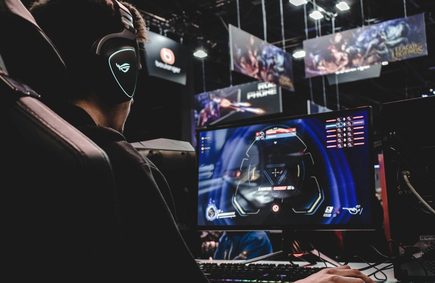 Esports athlete gamer playings game at event