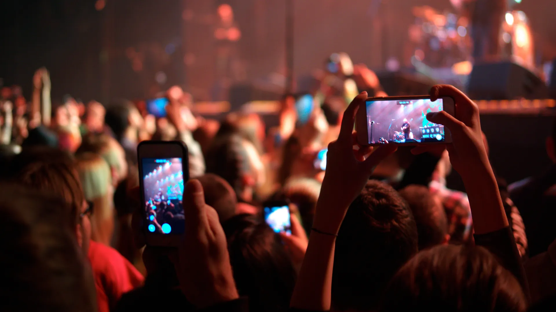 phones at event